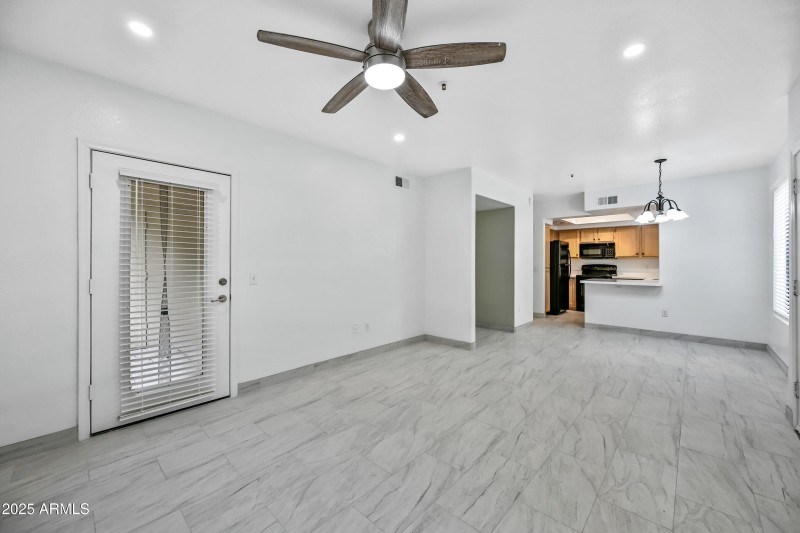 5-4925EDCA149-ocupix