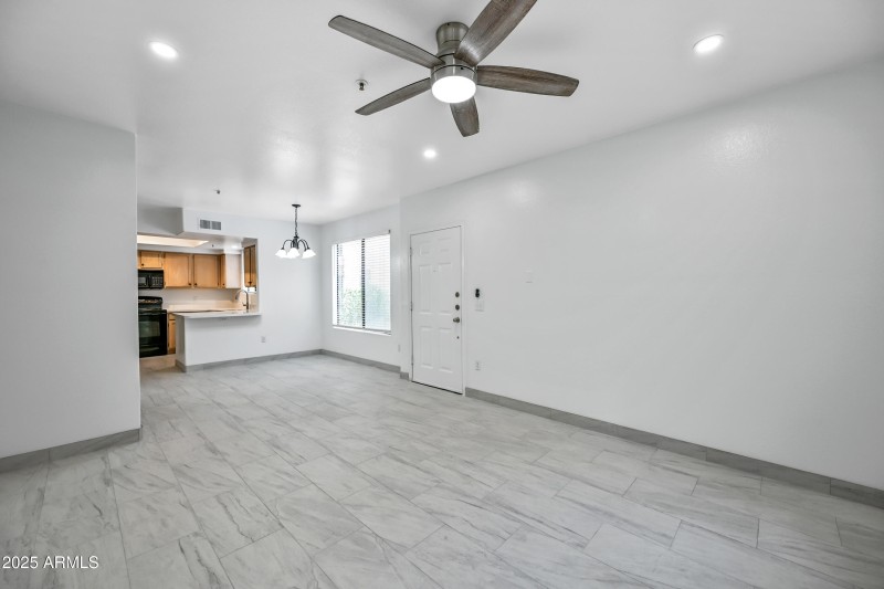 7-4925EDCA149-ocupix