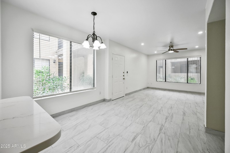 9-4925EDCA149-ocupix