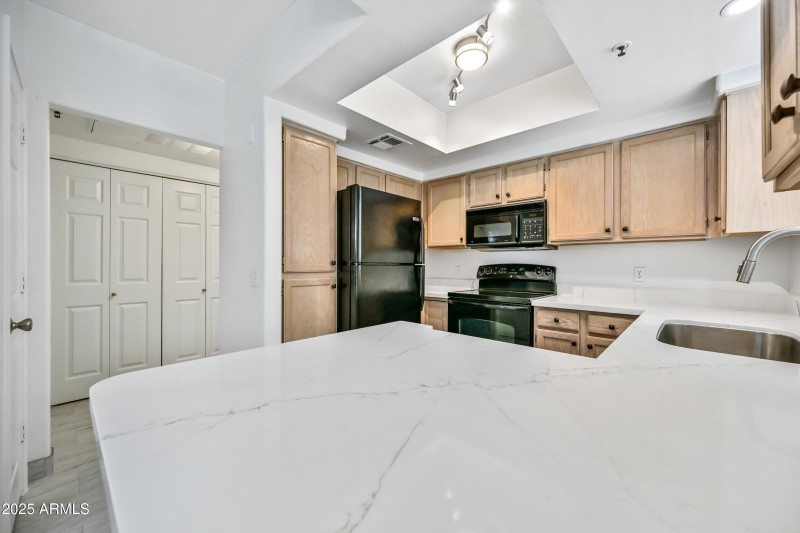 11-4925EDCA149-ocupix