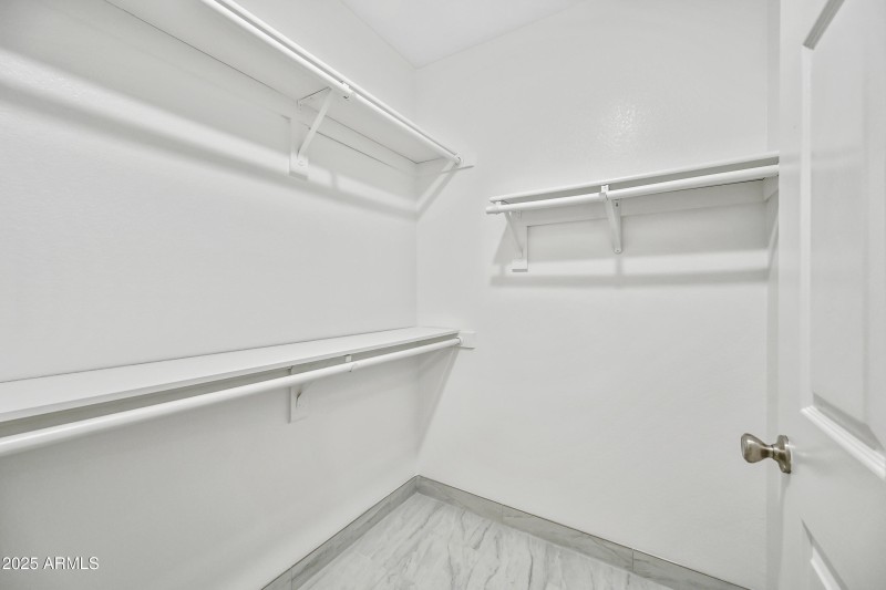 19-4925EDCA149-ocupix