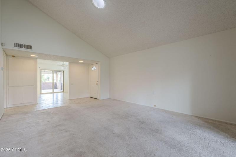 20-web-or-mls- Leisure World-20