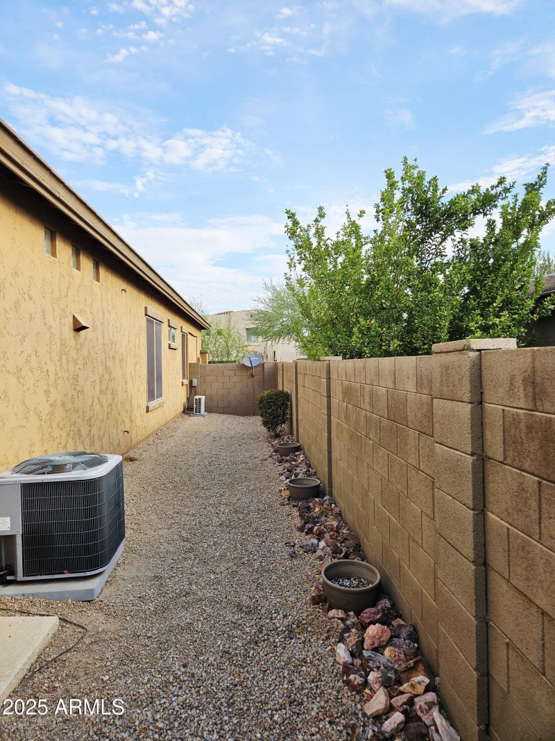 Sideyardnogate