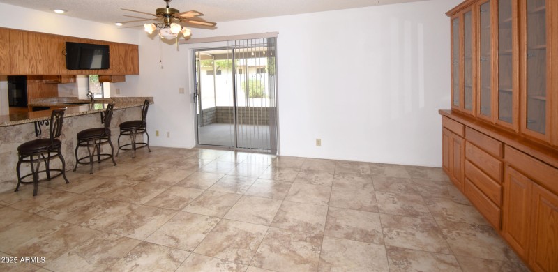 Breakfast Bar and Dining Area