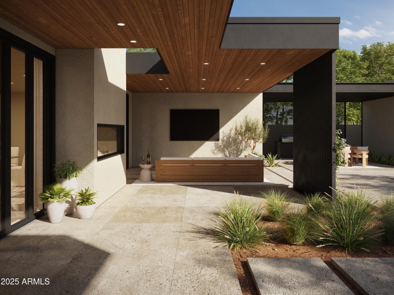 BACK PATIO (MAIN)