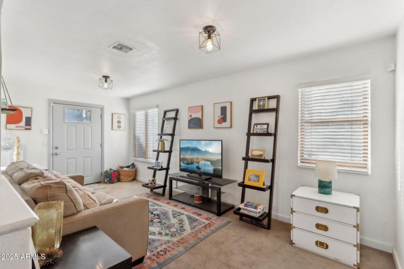 28-web-or-mls-E Weldon Ave-026