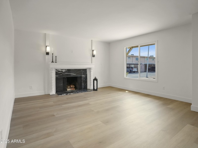 2 LR Vacant