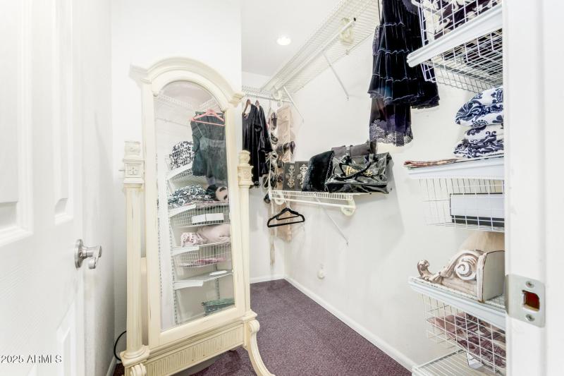 Guest bed walk in closet