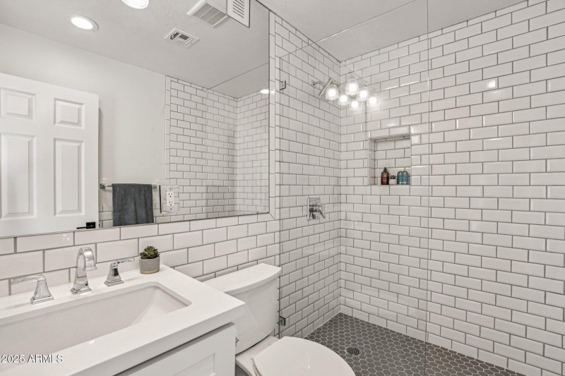 2nd Bedroom with Ensuite Bathroom