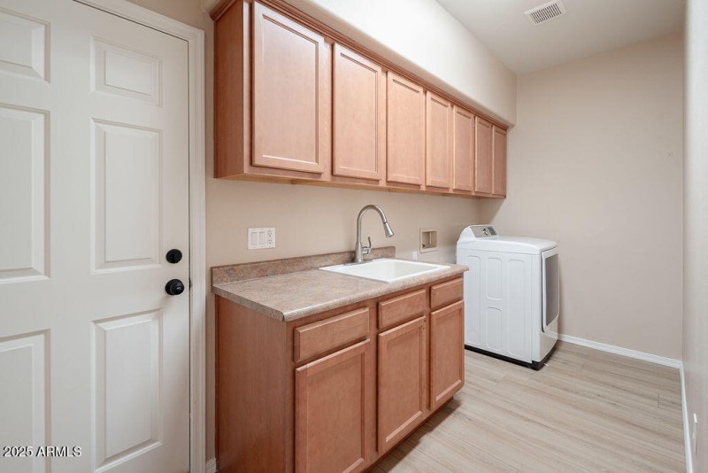 20250729_26197-W-Potter-Dr_11