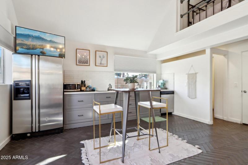 31-web-or-mls-E Weldon Ave-007