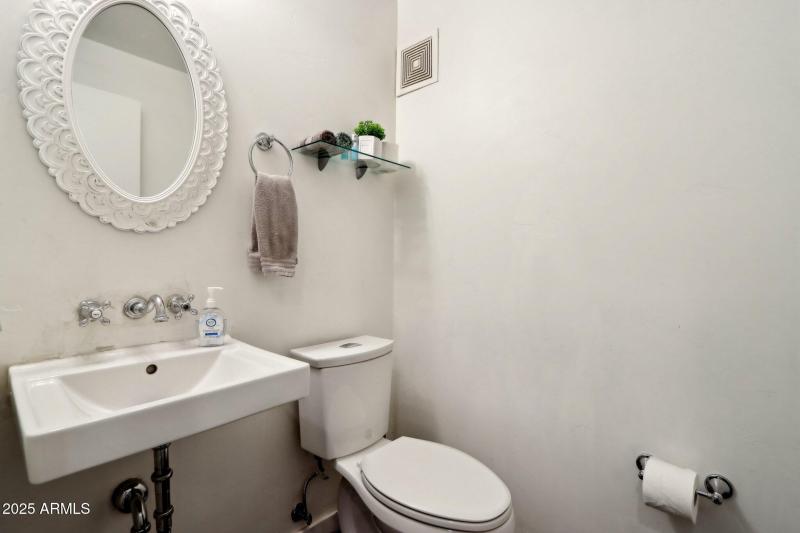 37-web-or-mls-E Weldon Ave-012