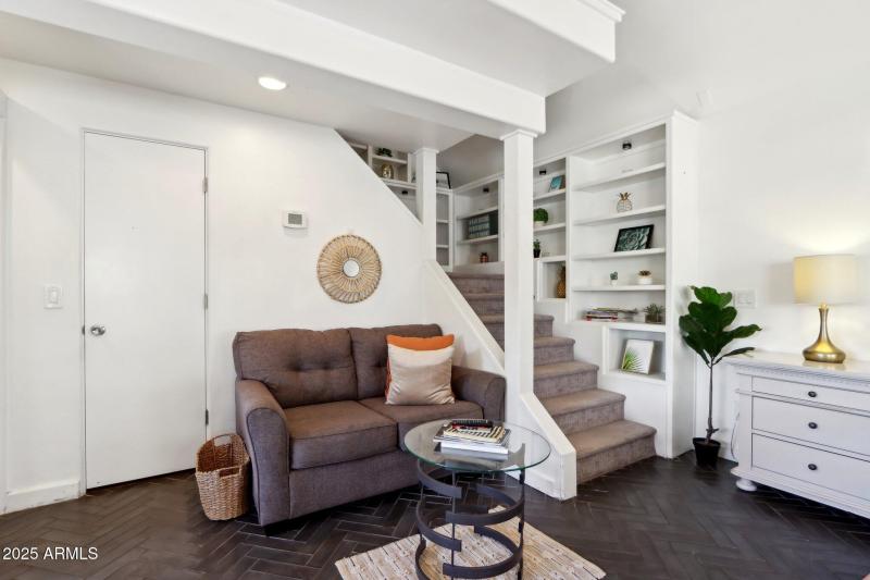 38-web-or-mls-E Weldon Ave-008