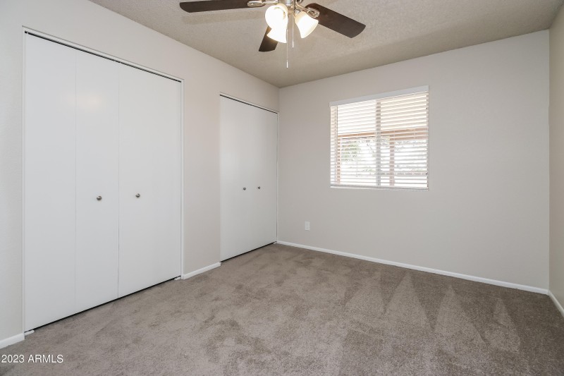 025-photo-bedroom-13143688