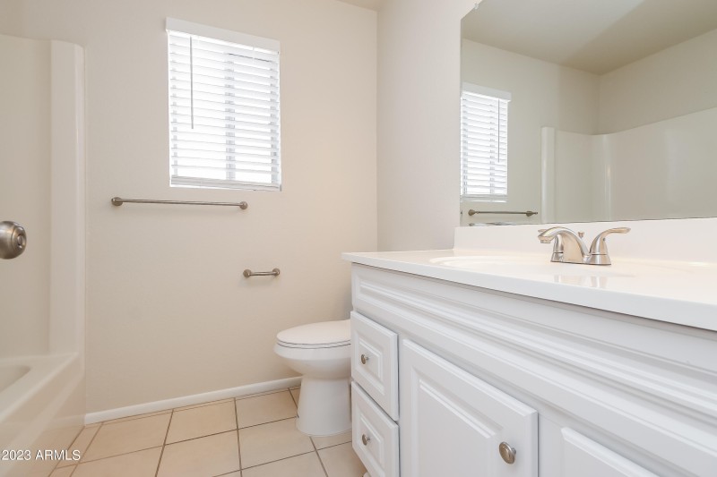 027-photo-bathroom-13143689