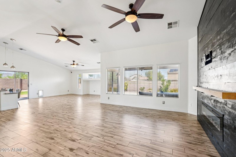 9-web-or-mls-S 229th Ave-S2708-009