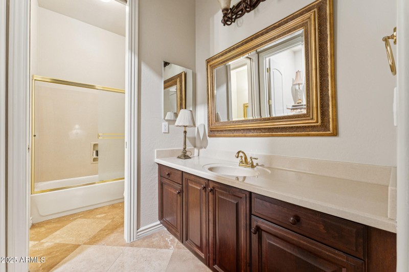 037-bathroom
