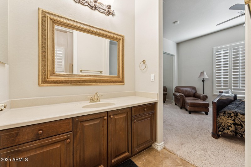 038-bathroom