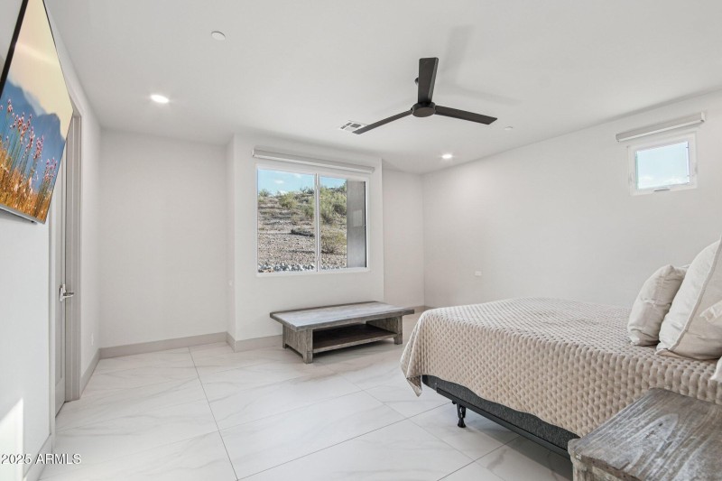 21-web-or-mls-W Estes Way-S2708-021