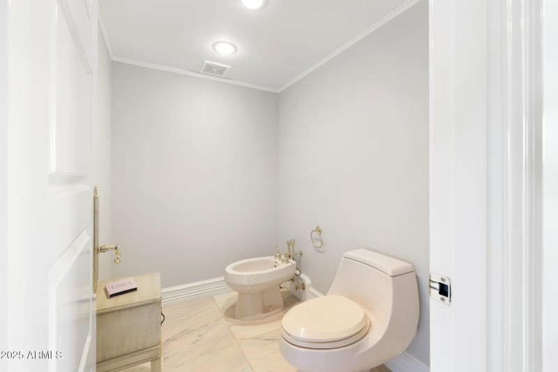Toilet room 1