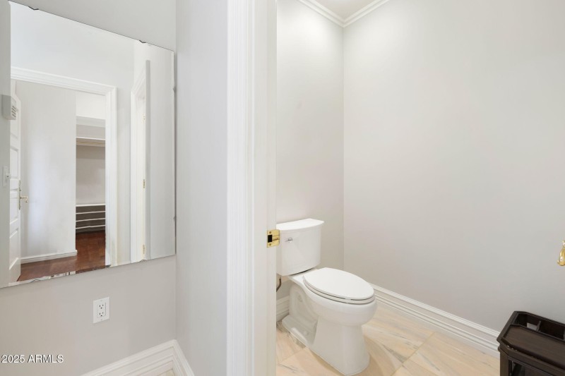 Toilet room 2