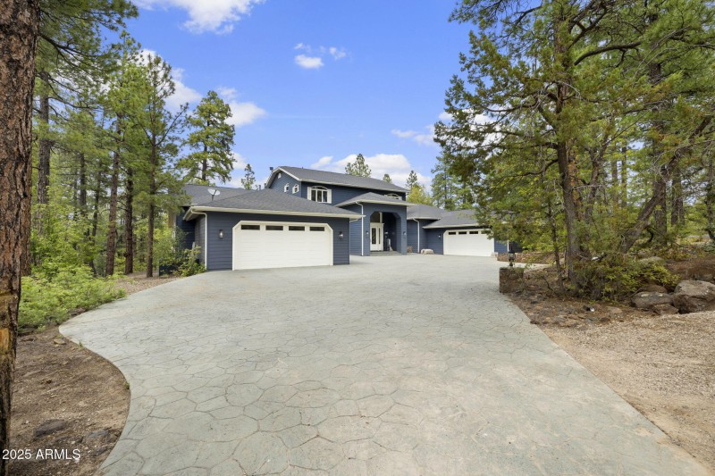 Driveway to Lodge