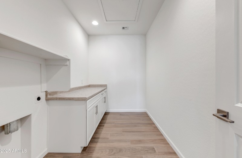 017_Laundry Room