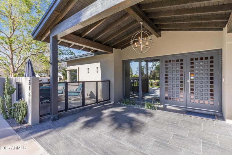 345 W Gardenia-3