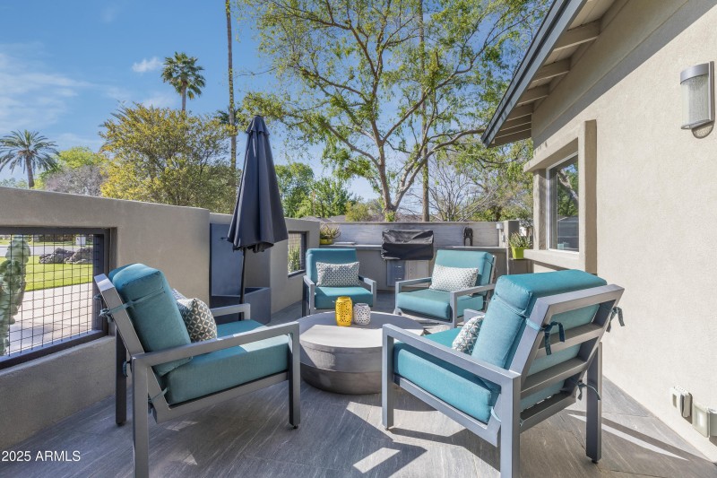 345 W Gardenia-4