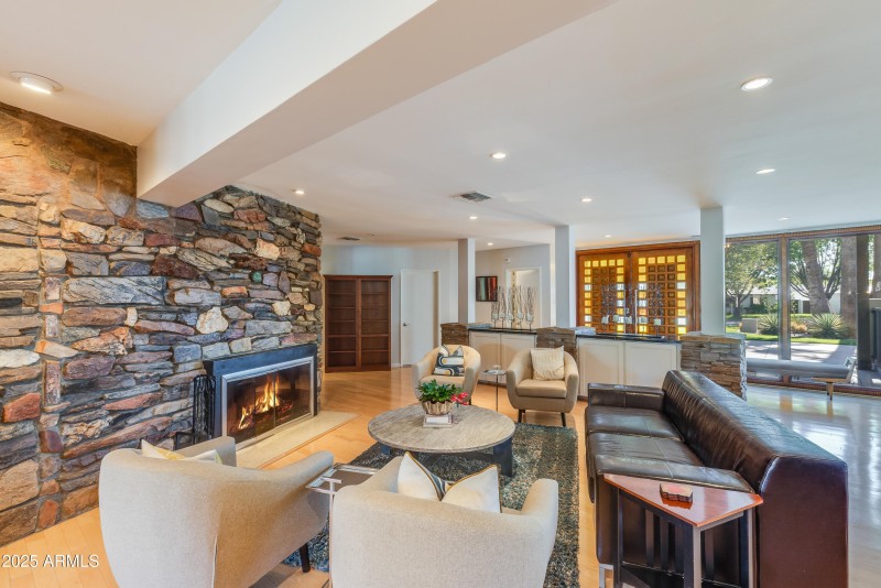 345 W Gardenia-7