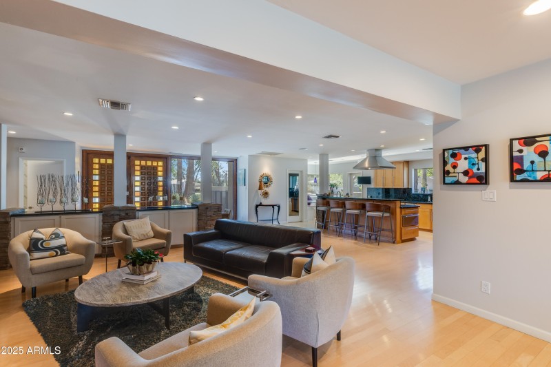 345 W Gardenia-8
