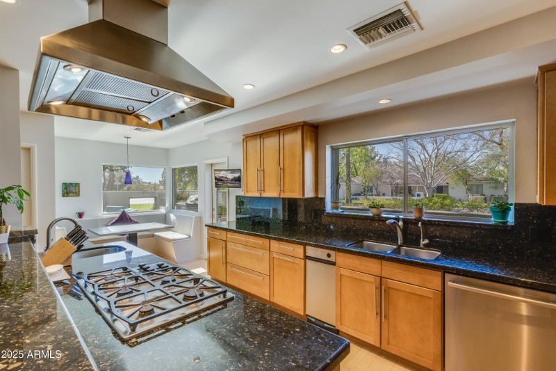 345 W Gardenia-12