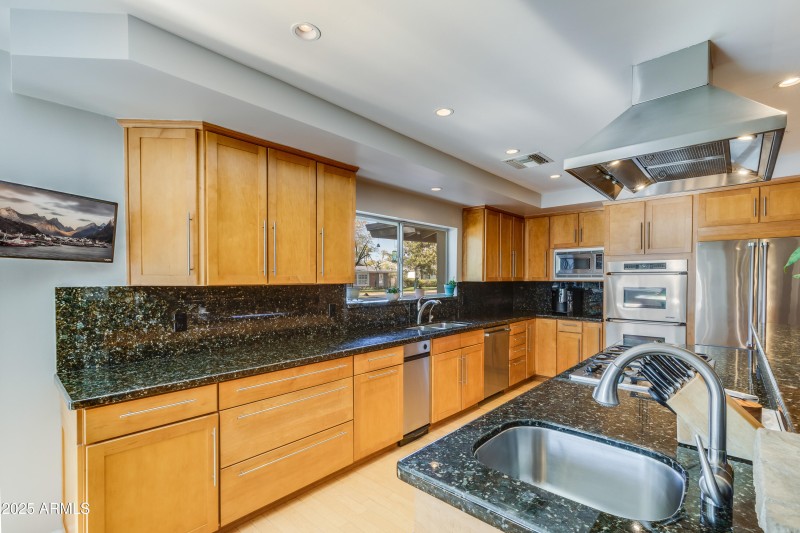 345 W Gardenia-14