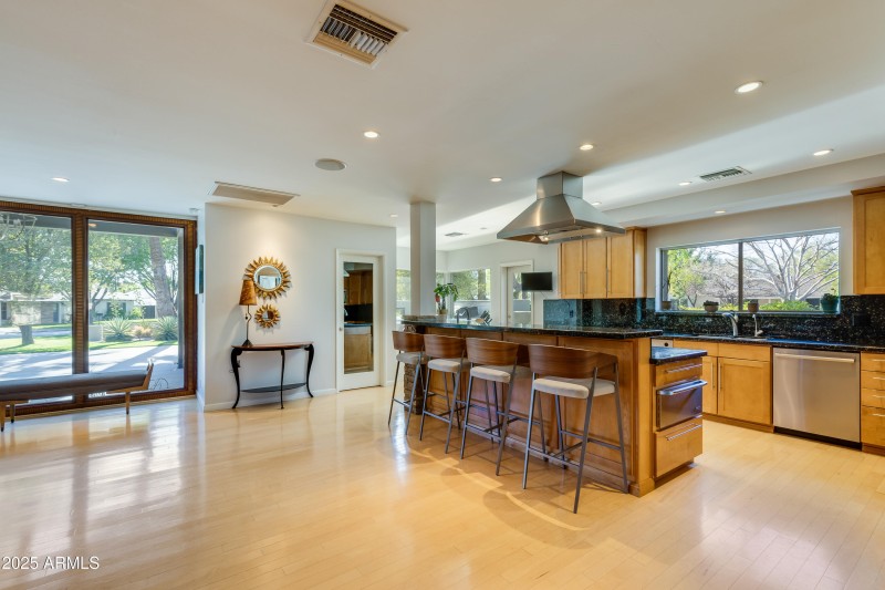 345 W Gardenia-18