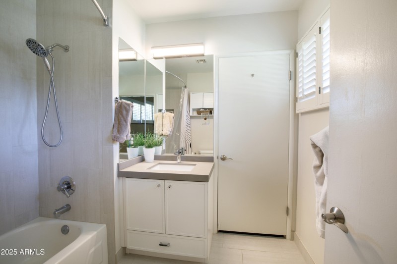 345 W Gardenia-31