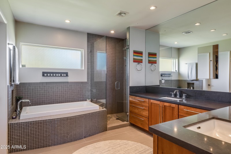 345 W Gardenia-36