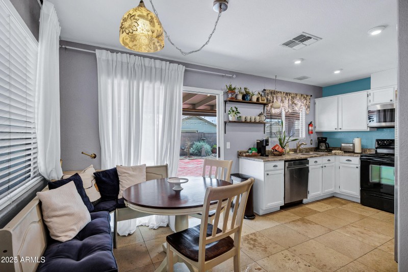 3241 W Abraham Ln-11