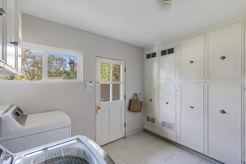 345 W Gardenia-39