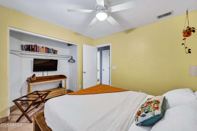 3241 W Abraham Ln-18