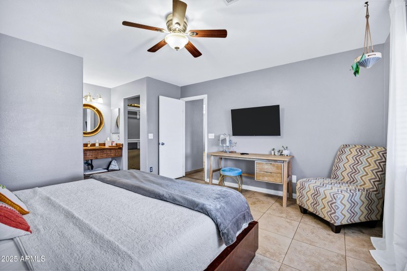 3241 W Abraham Ln-23