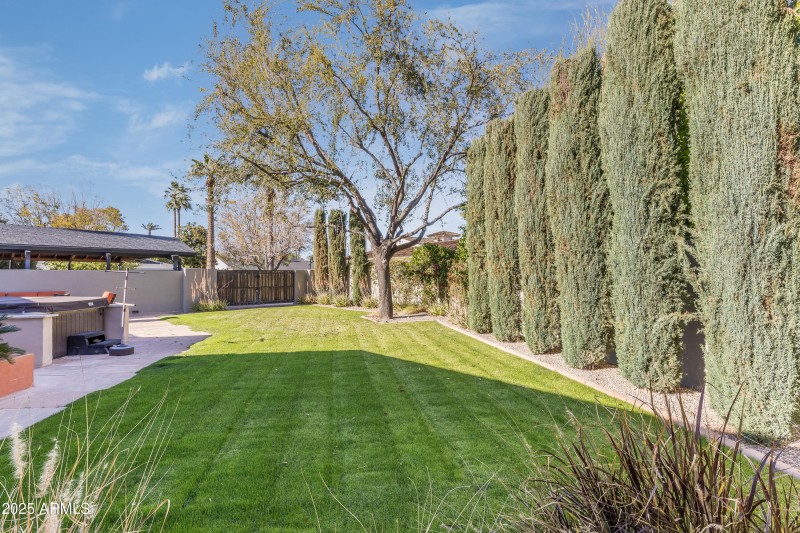 345 W Gardenia-49