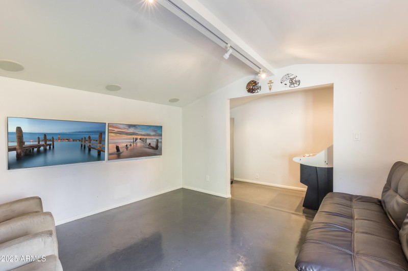 345 W Gardenia-51