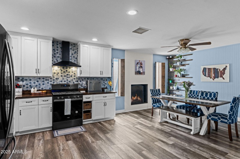 Kitchen dining with fireplace