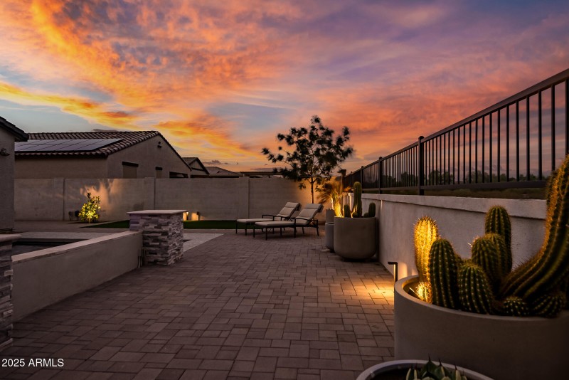 LANDSCAPING LIGHTS