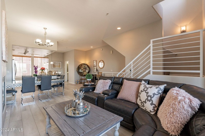 livingroom pic 5