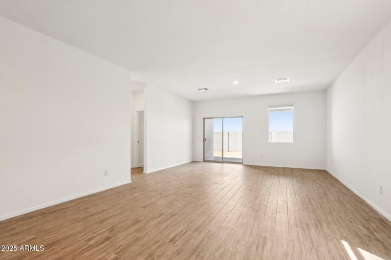 7-web-or-mls-W Moeller Rd-S2208-007