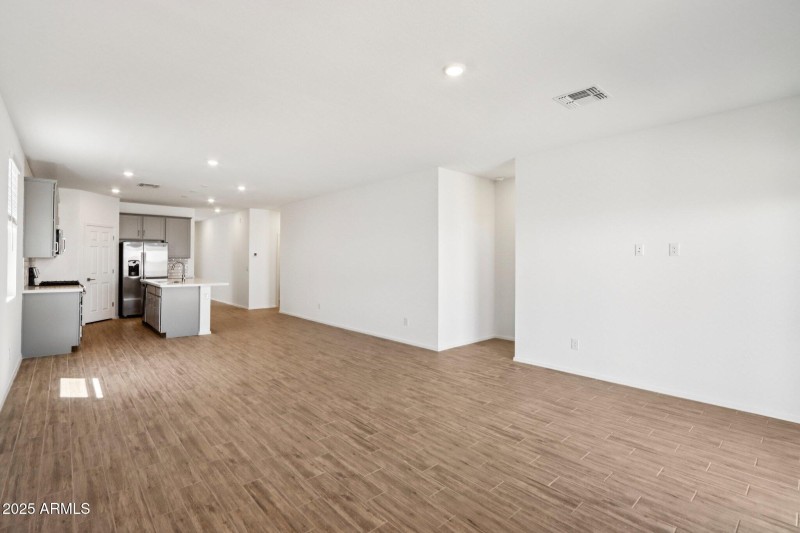 8-web-or-mls-W Moeller Rd-S2208-008