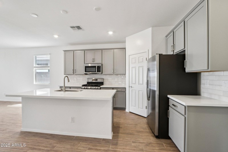 11-web-or-mls-W Moeller Rd-S2208-011