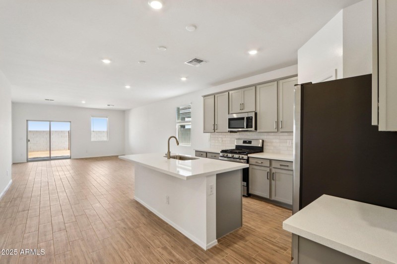 13-web-or-mls-W Moeller Rd-S2208-013