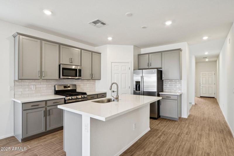 14-web-or-mls-W Moeller Rd-S2208-014
